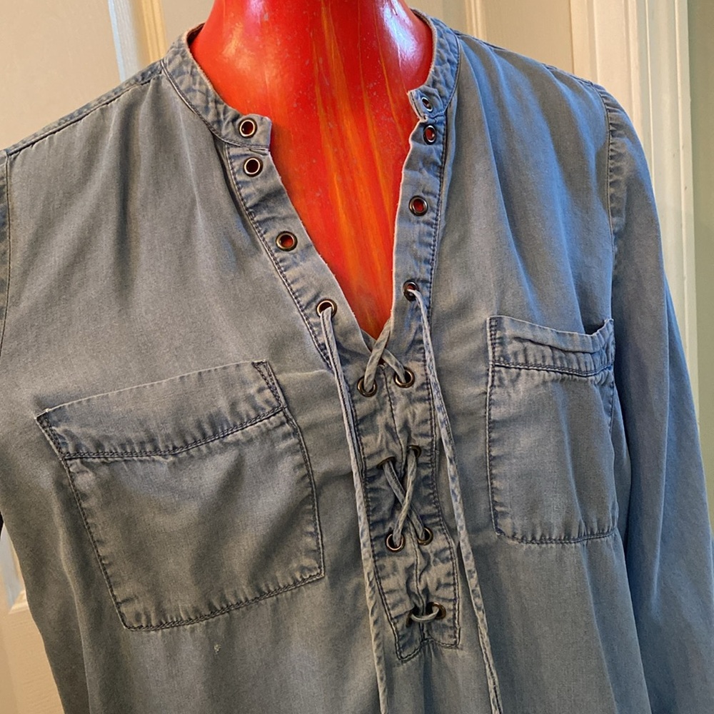 a.n.a Blue Denim Gardener Artist 3/4 Sleeve Tie Front Blouse Shirt Top - Picture 10 of 16